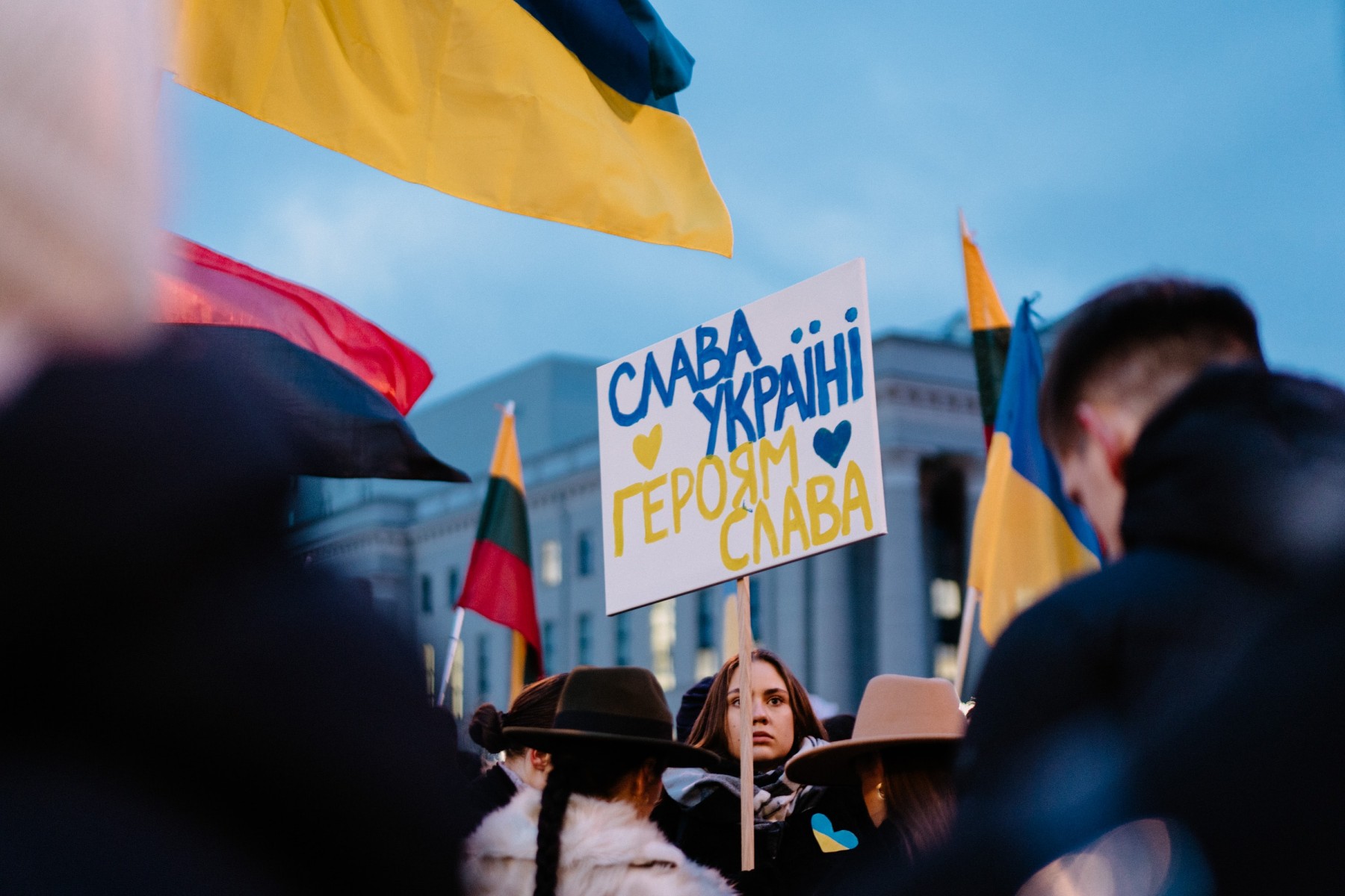 Daugiau nei 3 savaites ukrainiečiais prie sienos besirūpinantis Nikodem: ukrainiečių vaikas karą paaiškino paprastai: „mus užpuolė putinai, labai blogi žmonės, kurie nieko nemyli“