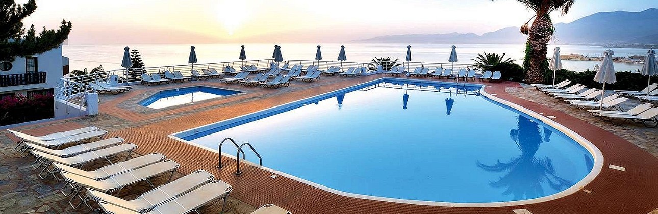 Atostogos saulėtoje Kretoje: 4★ Hersonissos Village viešbutis su viskas įskaičiuota už 678€, keliaujant su vaikais