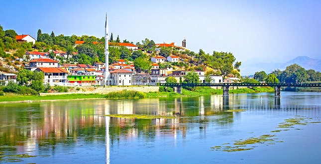 Albanija
