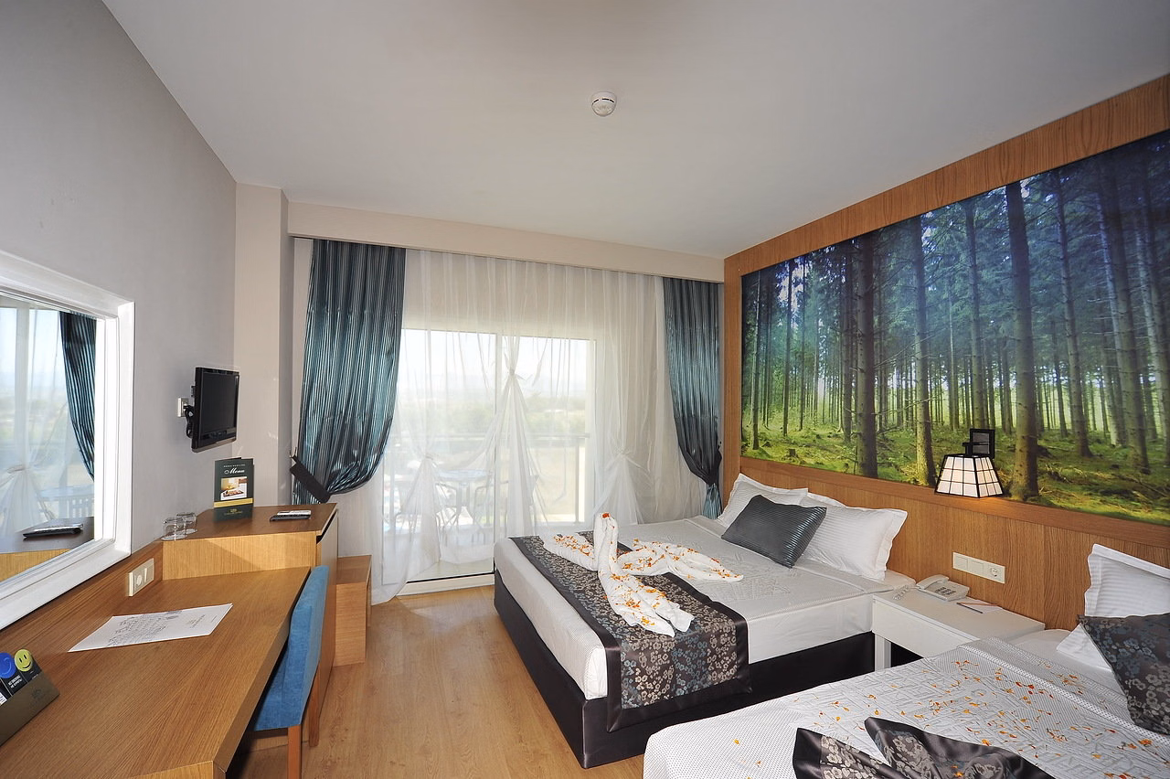 Lake River Side Hotel Spa