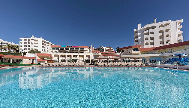 Pamatykite Algarvės grožį: atostogos 4★ viešbutyje Be Live Family Palmeiras Village su viskas įskaičiuota nuo 919€
