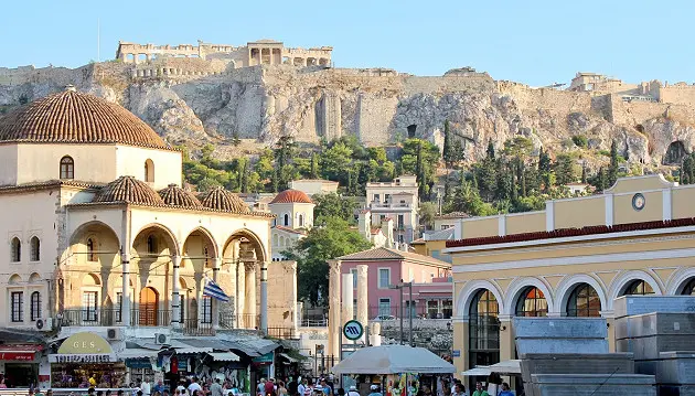 Šurmuliuojantys ir paslaptingi Atėnai: apsistokite jaunatviškame 3★ viešbutyje Selina Athens Theatrou