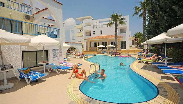 Kipras: keliaukite pailsėti į 3★ viešbutį Petrosana Hotel Apartments