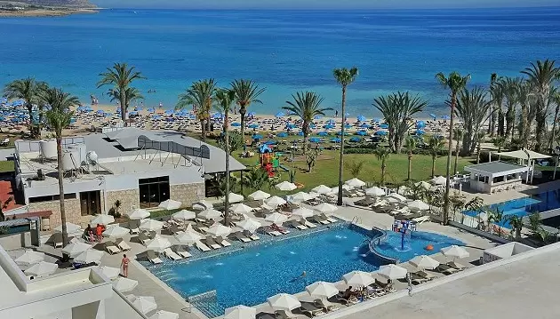 Vasariškos atostogos Kipre: atsipalaiduokite viešnagės metu 4★ viešbutyje Nelia Beach