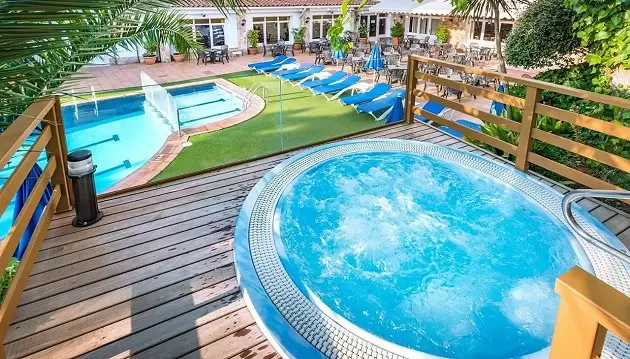Atostogos Katalonijos regione: ilsėkitės ramioje vietoje 3★ viešbutyje Ght Neptuno