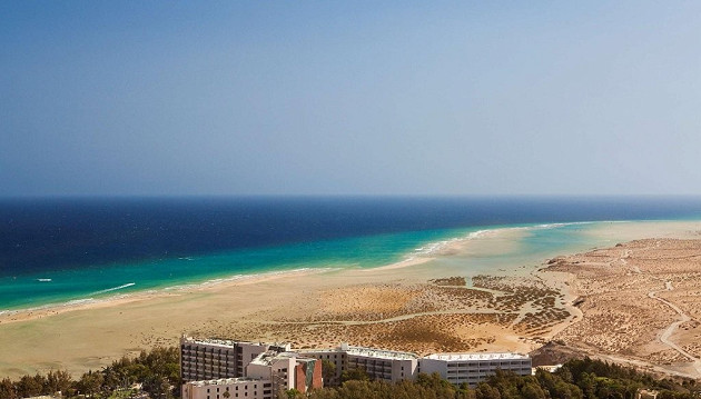 Ilsėkitės balto smėlio paplūdimyje Fuerteventūroje 4★ viešbutyje Melia su pasirinktu maitinimu už 759€
