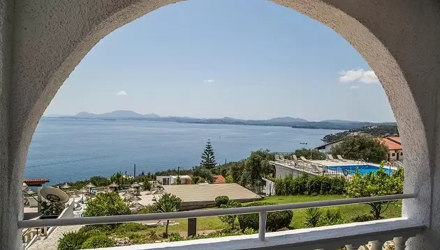 Keliaukite į įspūdingąją Korfu salą: poilsis 3★+ Pantokrator viešbutyje su pusryčiais ir vakariene