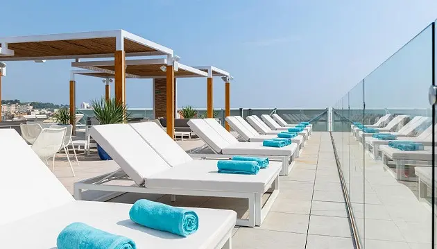 Įsimintinas poilsis Kosta Bravoje: atsipalaiduokite 4★ viešbutyje L'Azure Hotel