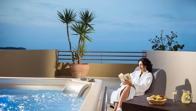 Nuostabios ir įsimintinos atostogos Kretos saloje: ilsėkitės 5★ viešbutyje Blue Marine Resort