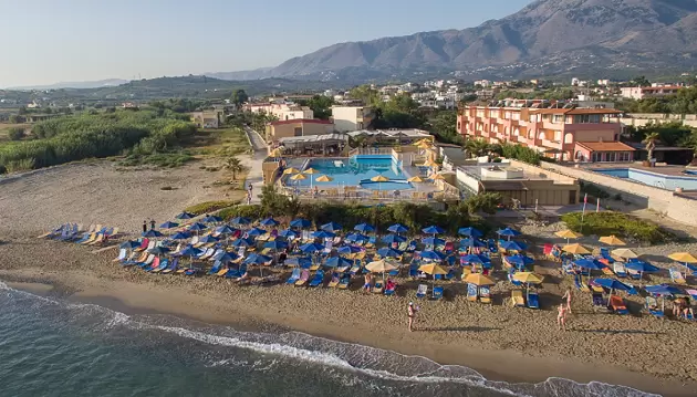 Atostogos prie jūros Kretoje: apsistokite poilsiui 3★ viešbutyje Kavros Beach