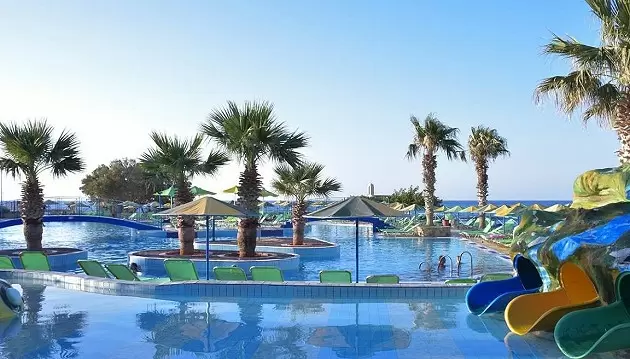 Atostogų sūkurys Kretos saloje: ilsėkitės 4★ viešbutyje Eri Beach & Village
