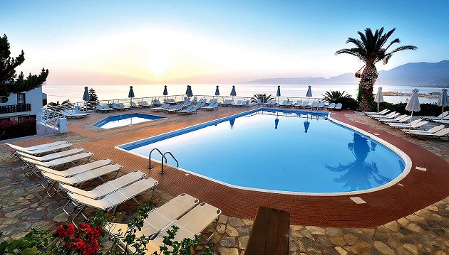 Atostogos saulėtoje Kretoje: 4★ Hersonissos Village viešbutis su viskas įskaičiuota už 678€, keliaujant su vaikais