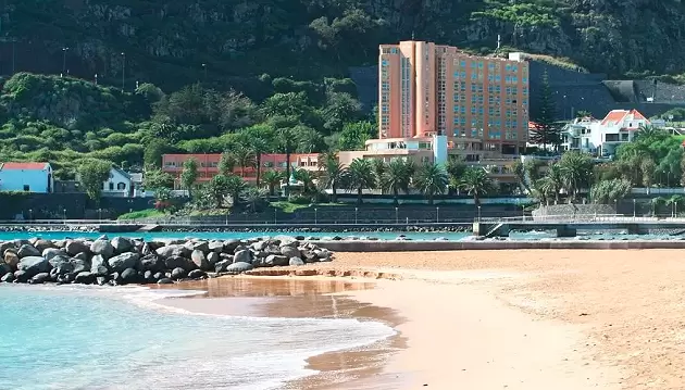 Rudenį ilsėkitės Madeiroje: poilsis 4★ viešbutyje Dom Pedro Madeira su pasirinktu maitinimu ant vandenyno kranto
