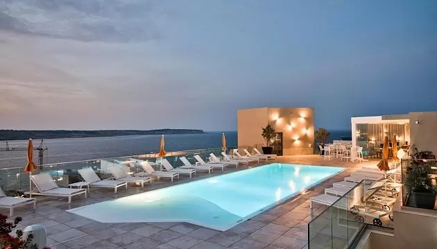 Idealus poilsis Maltoje: atraskite puikų atostogų receptą 3★ viešbutyje Luna Holiday Complex