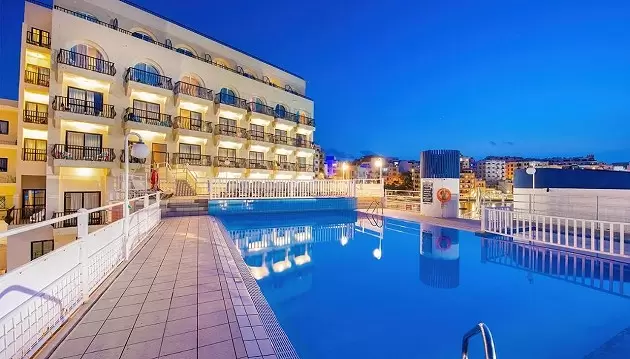 Lekiame į Maltą: įspūdingas 4★ viešbutis Gillieru Harbour Hotel nuostabioje įlankoje
