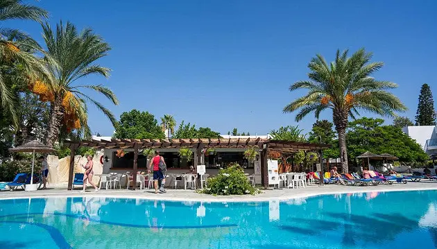 Kiprietiškas poilsis: atostogaukite Pafose ir apsistokite 3★ viešbutyje Paphos Gardens Holiday Resort