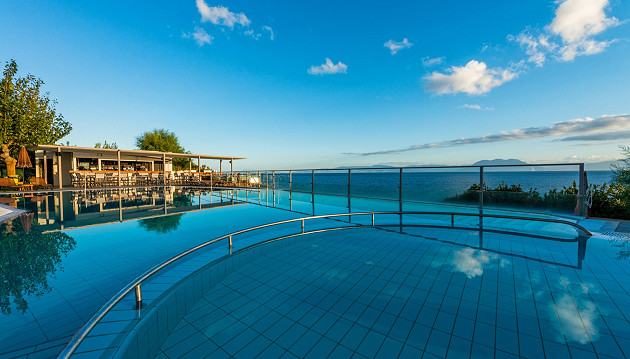 Graikiškas poilsis Peloponese: 3★ Niforeika Beach viešbutis su pusryčiais ir vakarienėmis+ už 589€