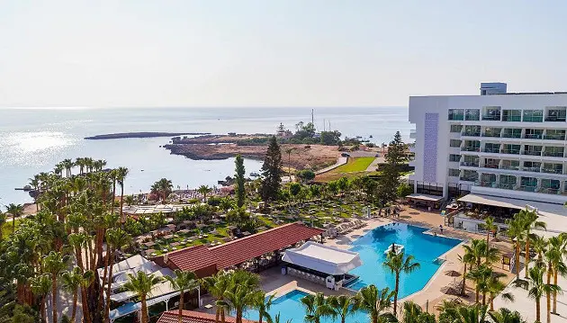 Nepamirštamos atostogos Kipre: ilsėkitės saulės spinduliuose 4★ viešbutyje Cavo Maris Beach