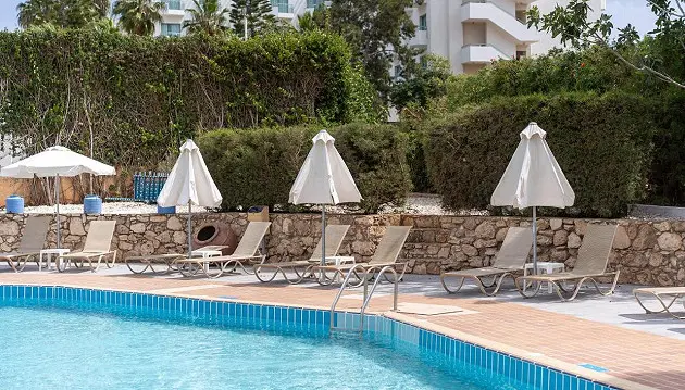 Kipras: saulėtas poilsis apartamentų viešbutyje Flora Hotel Apartments