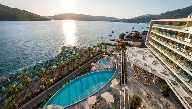 Porų poilsiui tinkantis viešbutis Juodkalnijoje: atostogaukite 4★ viešbutyje Carine Hotel Kumbor su viskas įskaičiuota