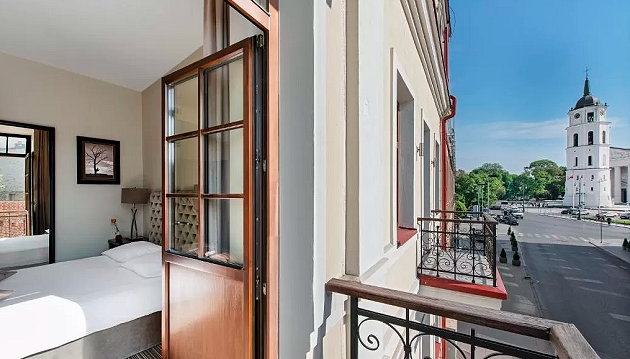 Vakarienė kambaryje Vilniaus širdyje esančiame 4★ viešbutyje Amberton Cathedral Square tik 40€ asmeniui