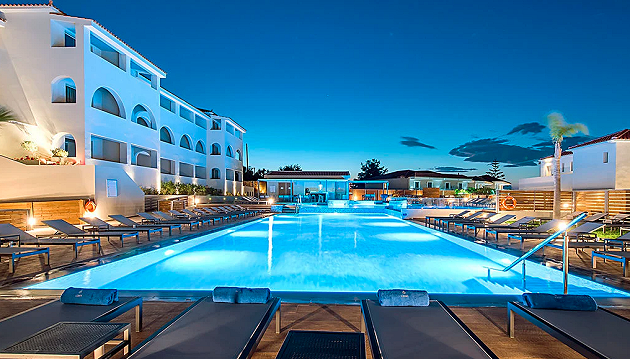 Krištolinės jūros skalaujama Zakinto sala: savaitė 5★ viešbutyje Azure Resort & Spa su viskas įskaičiuota už 599€