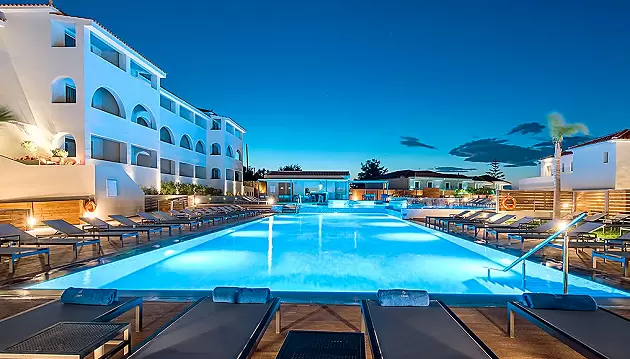 Krištolinės jūros skalaujama Zakinto sala: savaitė 5★ viešbutyje Azure Resort & Spa su viskas įskaičiuota